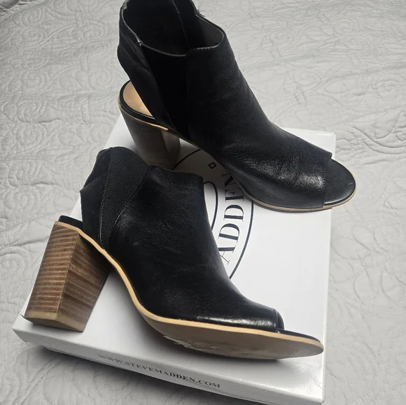 Steve Madden Open Toe Shoes - Picture 2 of 3